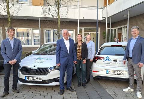 Zukunftssicher aufgestellt für die neue Diakoniestation Stromberg-Mühlacker: der Vorsitzende des Diakonieausschusses, Pfarrer Markus Epting (von links), Dekan Jürgen Huber, Geschäftsführerin Suanne Braun, Pflegedienstleiterin Melanie Schäffer sowie der stellvertretende Geschäftsführer Bastian Koch.