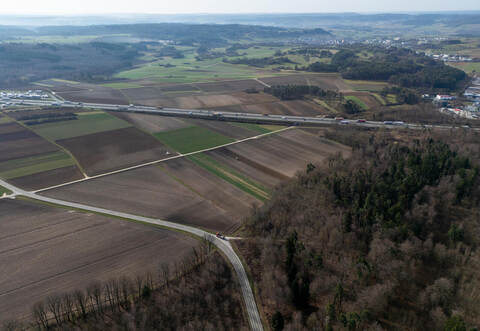 Rechts im Bild ist Heimsheims Gewerbegebiet, weiter hinten die altehrwürdige Schleglerstadt selbst, links sieht man den Heimsheimer Wald.