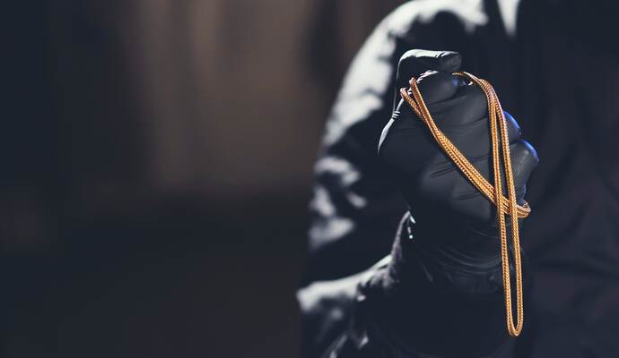 Die Halskette einer 92-Jährigen wurde geklaut.