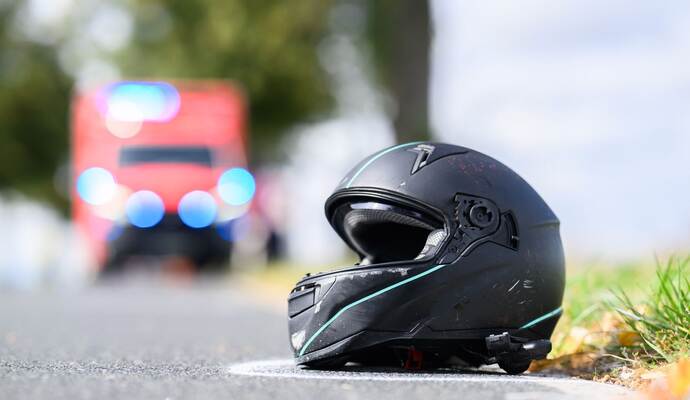 Motorradfahrer und Beifahrerin sterben