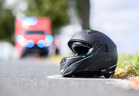 Motorradfahrer und Beifahrerin sterben