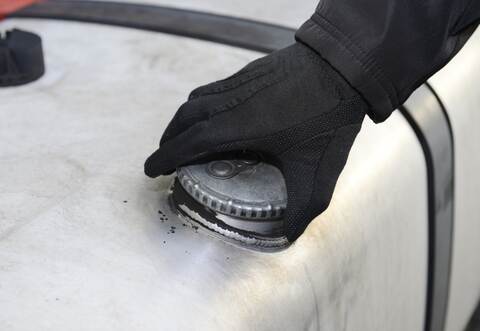 Trotz hoher Spritpreise sei laut Polizei der Weg über den legalen Tankstellenbesuch der einzig richtige.