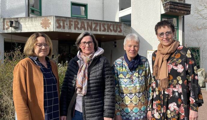 Auf ein Neues: Das bewährte Organisationsteam der Mühlacker Vesperkirche um Silke Stammler (von links), Beate Kärcher-Buck, Barbara Straub, Vorsitzende der evangelischen Gesamtkirchengemeinde, und Alexandra Rapp, Leiterin des Mehrgenerationenhauses, steckt schon mitten in den Planungen für die Vesperkirche im Februar 2027.