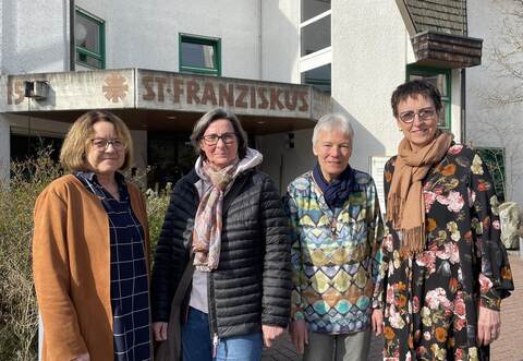 Auf ein Neues: Das bewährte Organisationsteam der Mühlacker Vesperkirche um Silke Stammler (von links), Beate Kärcher-Buck, Barbara Straub, Vorsitzende der evangelischen Gesamtkirchengemeinde, und Alexandra Rapp, Leiterin des Mehrgenerationenhauses, steckt schon mitten in den Planungen für die Vesperkirche im Februar 2027.