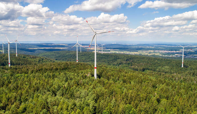 Der Windpark in Straubenhardt ist eine der ersten Anlagen, die im Nordschwarzwald bisher gebaut worden sind. Der verabschiedete Plan des Regionalverbands ermöglicht Unternehmen jetzt weitere 49 festgeklopfte Gebiete.