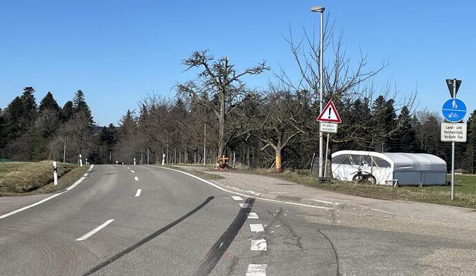 Auf Höhe Oberlengenhardt macht die Landstraße zwischen Igelsloch und Schömberg eine lange Linkskurve. Hier kam es zu dem tödlichen Unfall.