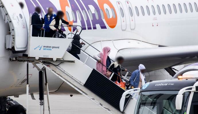 EU-Resettlement-Flug aus Kairo in Hannover gelandet