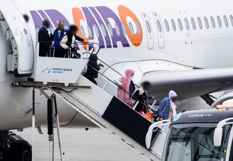 EU-Resettlement-Flug aus Kairo in Hannover gelandet