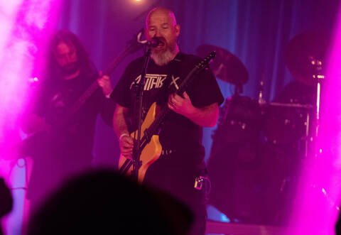 Acidbait aus Karlsruhe eröffneten als Riedler-Band-Contest-Gewinner 2025 die „Krach Nacht“.