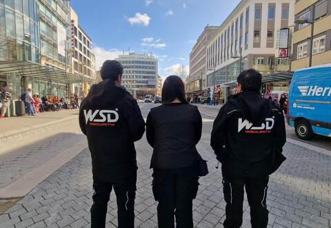 Zedran, Suheda und Mustaqeem wollen keine Fotos ihrer Gesichter oder ihre vollen Namen in der Zeitung sehen. Zwei Tage nach der Attacke sind sie schon wieder als Team in der Stadt unterwegs.