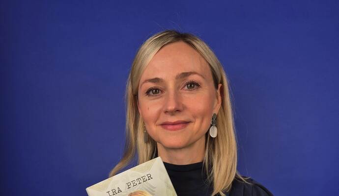 Mehrere Verlage hatten Interesse an ihrem Buch gezeigt. Darin spricht sie über allgemeine Probleme der Russlanddeutschen und ihren eigenen Erfahrungen.