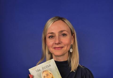 Mehrere Verlage hatten Interesse an ihrem Buch gezeigt. Darin spricht sie über allgemeine Probleme der Russlanddeutschen und ihren eigenen Erfahrungen.