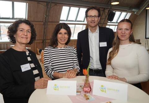 Sylke Kopp von der strategischen Sozialplanung, Dezernentin Katja Kreeb, Lucy Herb von der strategischen Sozialplanung und Jens Ridderbusch vom statistischen Landesamt (von links) freuen sich über eine gelungene Regionalkonferenz.