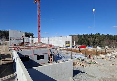 Am Würzbacher Kreuz in Oberreichenbach entsteht derzeit eine neue Straßenmeisterei für den Landkreis Calw. In unmittelbarer Nähe wird nun auch eine gemeinsame Integrierte Leitstelle des Kreises und des DRK geplant.