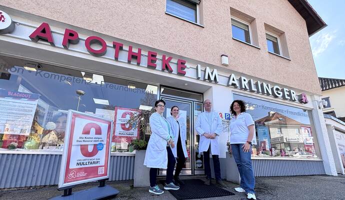 Auch die Arlinger Apotheke bleibt am Montag, 23. März, geschlossen: Elke Gloistein, Sarah Ochner, Inhaber Christian Kraus und Manuele Bischoff (von links) bedienen an diesem Tag keine Patienten.