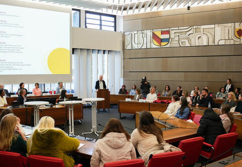 Sozialbürgermeister Frank Fillbrunn (Mitte) begrüßte die Anwesenden zu Beginn.