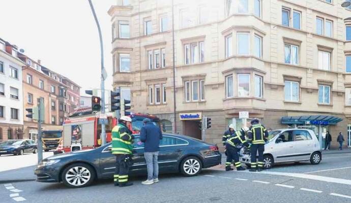Zu einem Unfall ist es auf der Pforzheimer Hohenzollerstraße gekommen.