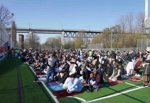 Feier zum Ende des Ramadan - Polizei muss Verkehr regeln