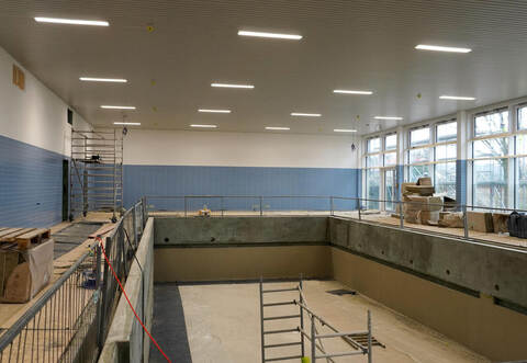 Die bereits begonnene Sanierung von Hallenbad (zwei Millionen Euro) und Turnhalle (eine Million Euro) bei der Singener Bergschule werden in diesem Jahr final finanziert.