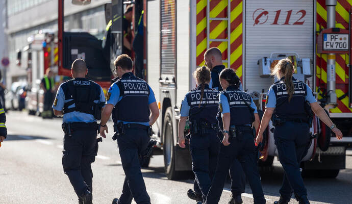 Mit einem Großaufgebot waren Polizei und Feuerwehrkräfte im August in der Luisenstraße im Einsatz, um die Wohnung des Mannes zu durchsuchen.  Röhr