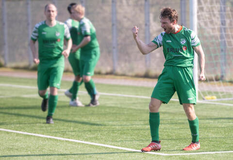 Der SV Iptingen jubelt über insgesamt fünf Tore beim klaren Heimerfolg gegen die SGM TSV Nussdorf/FV Rußheim II.