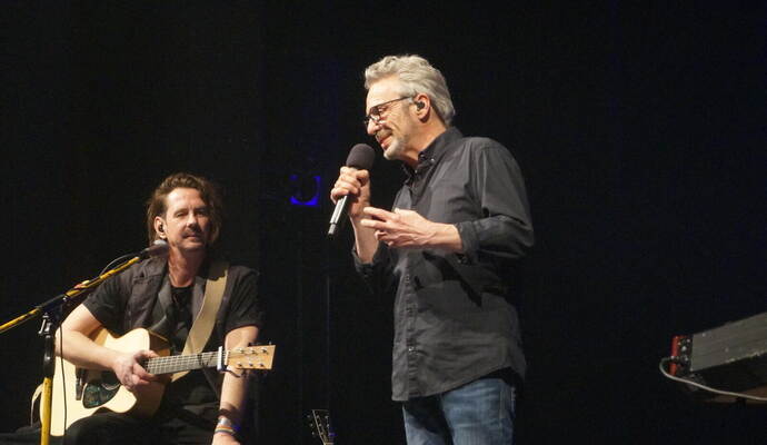 Leise Töne, große Sehnsucht – Purple Schulz (rechts) und Norma Keil auf musikalischer Zeitreise.