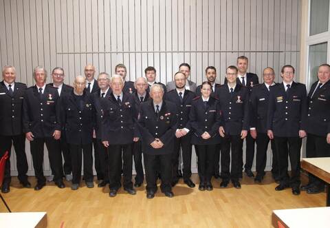 Zahlreiche Mitglieder der Feuerwehr wurden für langjährige Zugehörigkeit vom Land und dem Feuerwerhkreisverbands ausgezeichnet. Außerdem wurden neue Kameraden für ihre neuen Qualifikationen gewürdigt.
