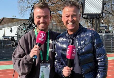 Kurz vor seinem 58. Geburtstag war Oliver Forster kürzlich erstmals mit Sohn John für MagentaSport im Einsatz.