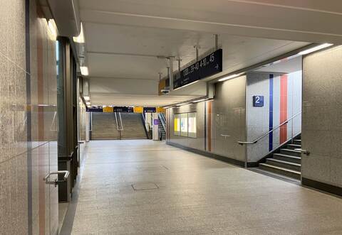 Unterführung zwischen Eingang und Aufgängen in Kaiserslautern.