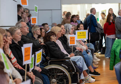 Hoffen und Bangen für die Unterstützer der RKH Klinik Neuenbürg, die am Donnerstag die entscheidende Kreistagsdebatte verfolgen. Am Ende müssen sie registrieren, dass das Krankenhaus Ende September geschlossen werden soll.