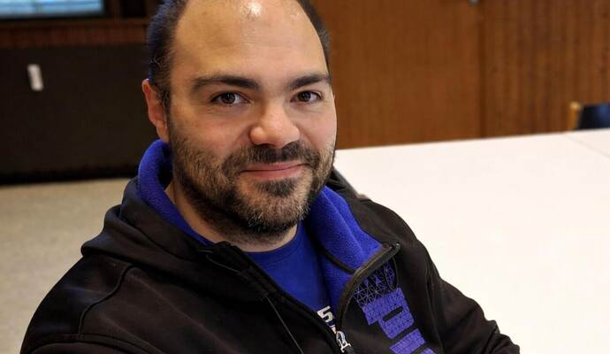 Seit zwei Jahrzehnten übernimmt Pasqualino Catalano die Regie und Organisation der Kreuzwegprozession in Mühlacker. Diese findet an Karfreitag statt und umfasst 14 Stationen. Zentraler Bestandteil der Prozession ist das Gemeinschaftsgefühl unter den Teilnehmerinnen und Teilnehmern.