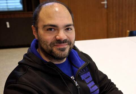 Seit zwei Jahrzehnten übernimmt Pasqualino Catalano die Regie und Organisation der Kreuzwegprozession in Mühlacker. Diese findet an Karfreitag statt und umfasst 14 Stationen. Zentraler Bestandteil der Prozession ist das Gemeinschaftsgefühl unter den Teilnehmerinnen und Teilnehmern.