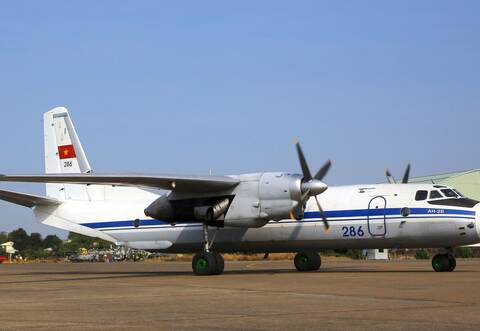 Militärflugzeug des Typs Antonow AN-26