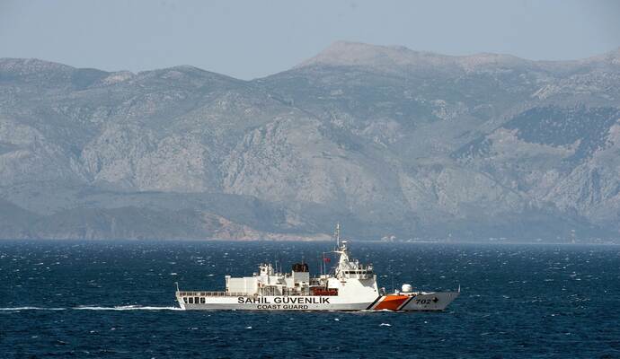 Schiff der Türkischen Küstenwache in der Ägäis