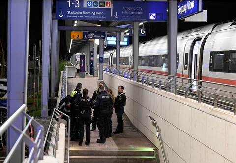 Mann droht mit Anschlag in ICE