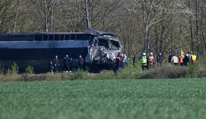 TGV kracht in Nordfrankreich in Laster