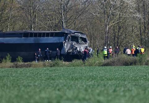 TGV kracht in Nordfrankreich in Laster