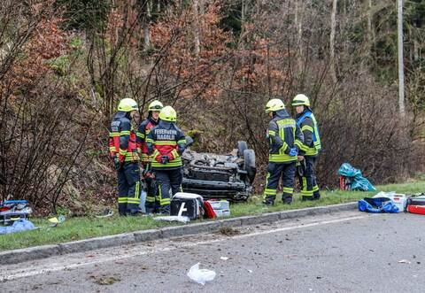 Zwei junge Frauen nach Unfall in Lebensgefahr
