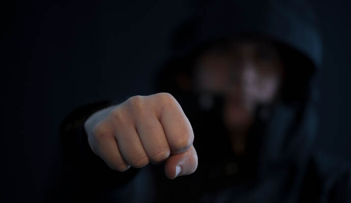 Zwei Männer wurden in der Calwer Innenstadt geschlagen und getreten.