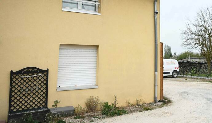 Neunjähriger nackt und unterernährt in Kleinbus entdeckt