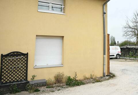 Neunjähriger nackt und unterernährt in Kleinbus entdeckt