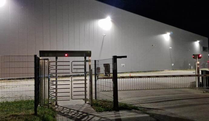 In der Sommersaison braucht man eine Ausnahmegenehmigung, wenn das Fassadenlicht weiterhin aktiviert bleiben soll.