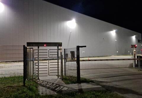 In der Sommersaison braucht man eine Ausnahmegenehmigung, wenn das Fassadenlicht weiterhin aktiviert bleiben soll.