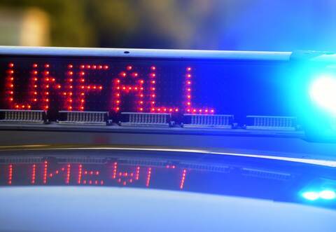 Symbolbild - Polizei sichert Unfallstelle