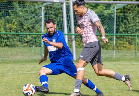 Holt der Neuhausener Kevin Sauter (links) zusammen mit seinem Team am Wochenende drei wichtige Punkte im Abstiegskampf? Im Heimspiel geht’s zur Sache, schließlich steht das Kellerduell gegen Wurmberg-Neubärental an.