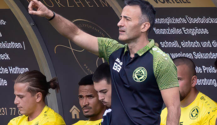 GU-Trainer Gökhan Gökce.