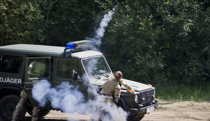De Maizière besucht Feldjaäger