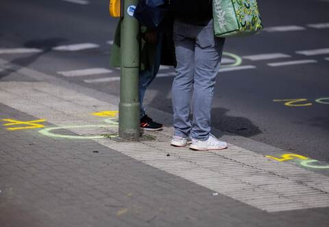 Auto erfasst Mädchen auf E-Scooter – 14-Jährige stirbt