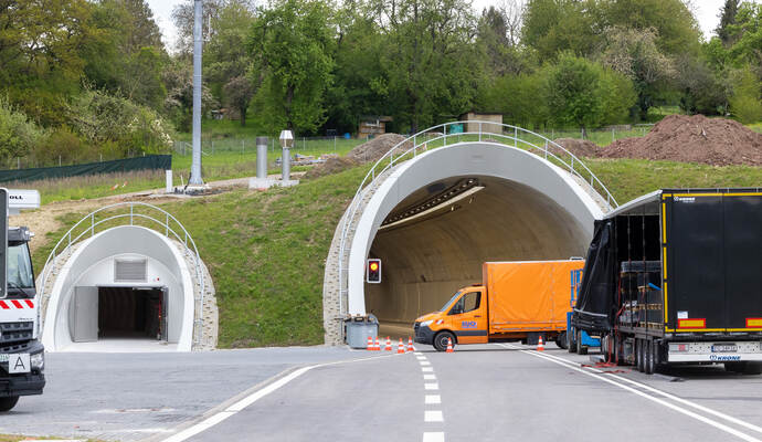 Arlingertunnel Markierungsarbeiten