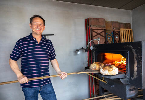 Hinterm Ortsschild Eisingen Brotbacken